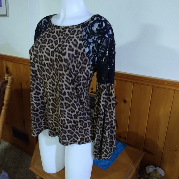 size M Michal Kors Womens Animal Print Round Neck Lace Pullover T-Shirt - Picture 2 of 16